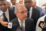 Danilo Medina asiste a dar pésame a familiares de Amable Aristy