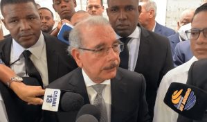Danilo Medina asiste a dar pésame a familiares de Amable Aristy