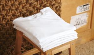 Así se doblan las camisetas al estilo Marie Kondo