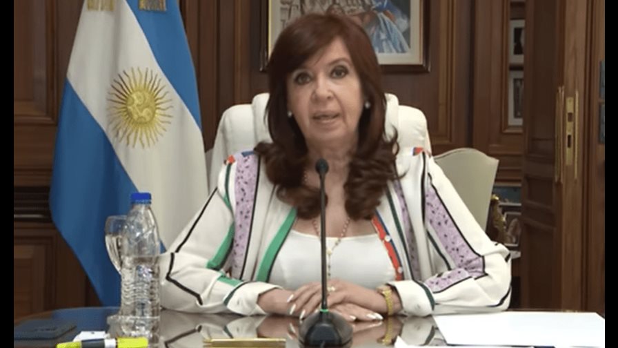 Cristina Fernández afirma que la misoginia y el machismo no tienen bandera partidaria