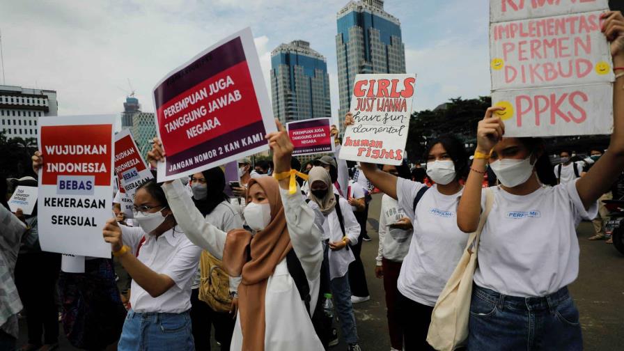 Indonesia aprueba una reforma penal que castiga el sexo extramarital Indonesia aprueba una reforma penal que castiga el sexo extramarital