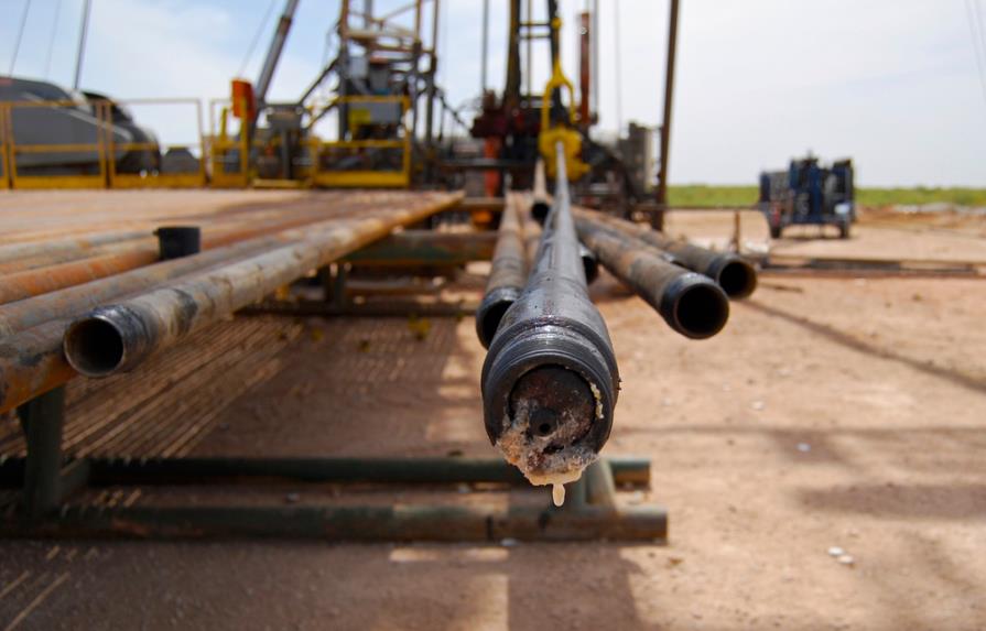 El petróleo de Texas baja 3.5 % y cierra en su precio más bajo del año