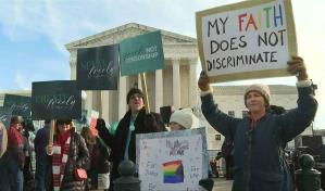 Corte Suprema de EEUU debate negativa a brindar servicios a parejas homosexuales