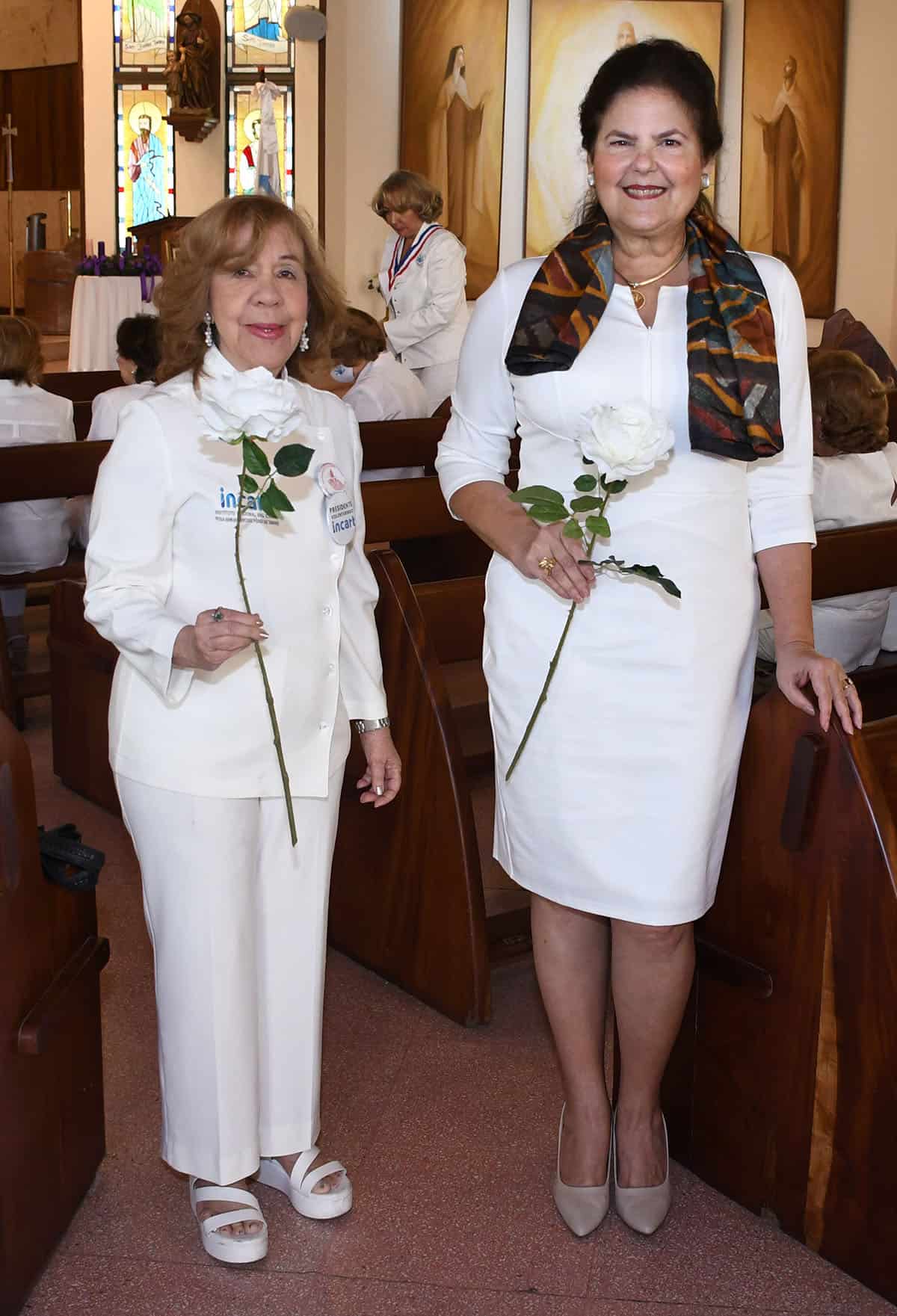 Sofía Rojas  y Sonia Villanueva de Brouwer.