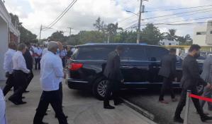 Presidente Abinader asiste al velatorio de Amable Aristy Castro