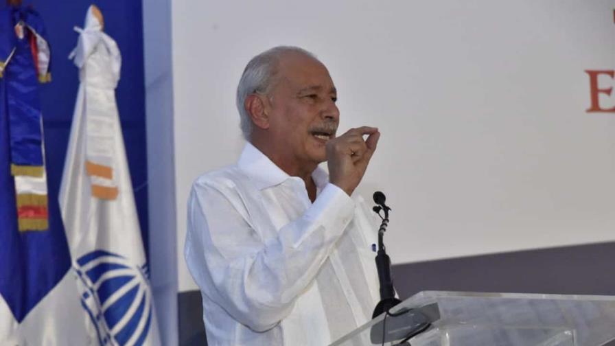 Minerd inicia regularización de 4,216 profesores que trabajan como técnicos interinos