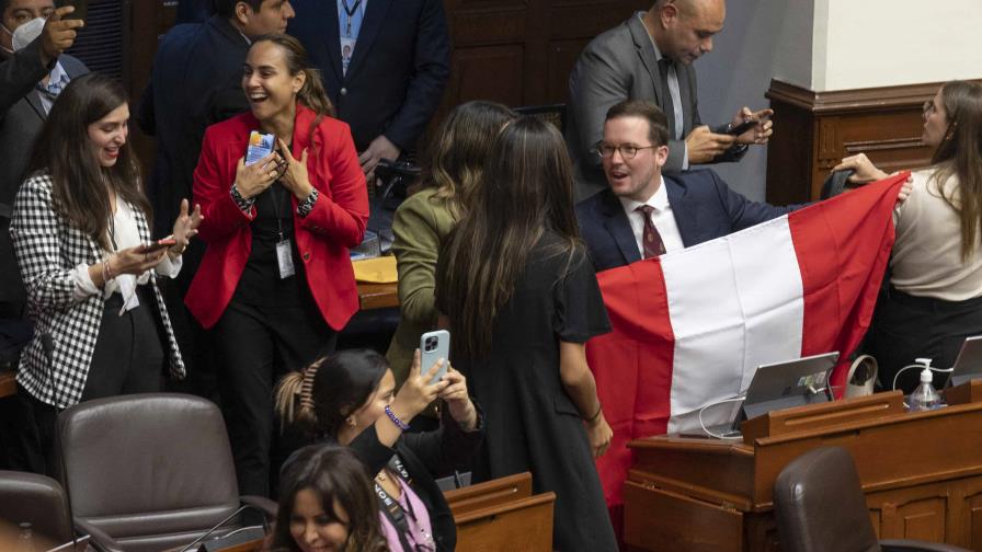 El Congreso de Perú destituye al presidente Pedro Castillo