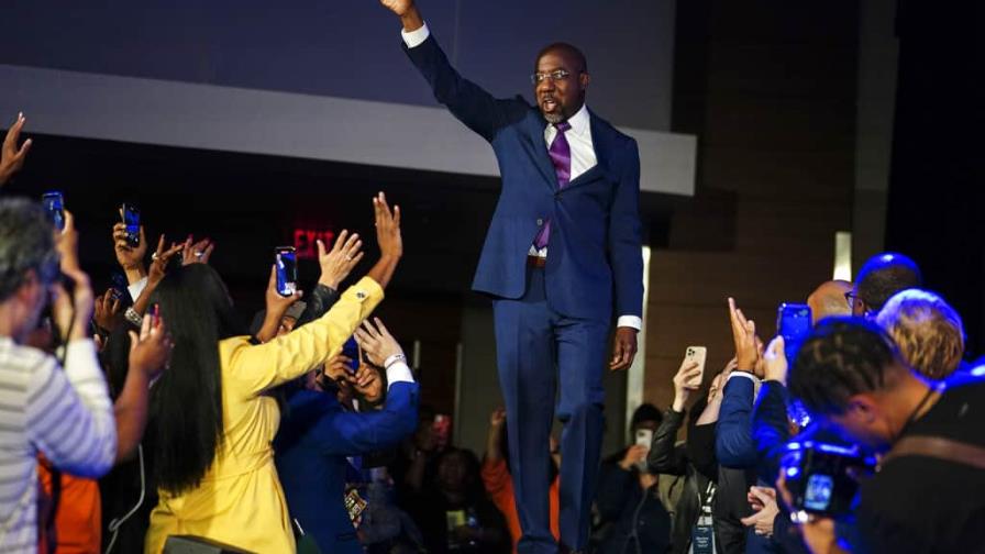 Demócrata Warnock gana Georgia y asegura mayoría a Joe Biden
