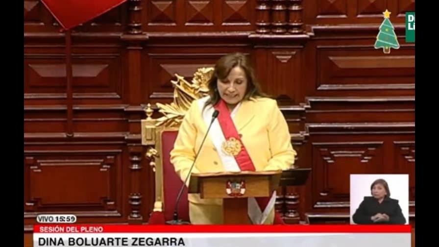 Congreso de Perú juramenta a Dina Boluarte como presidente del país