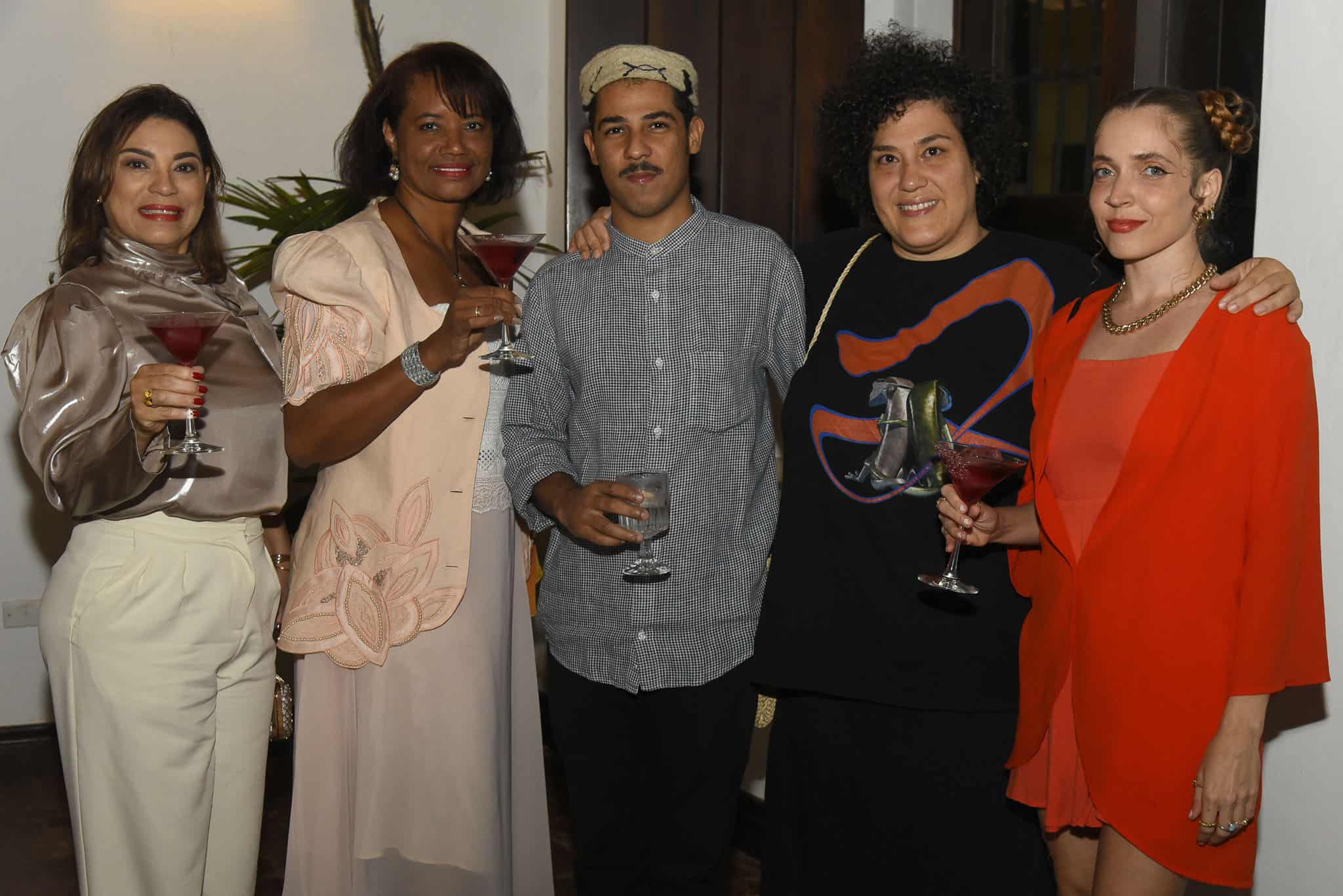 Arelis Cruz, Maritza Castro Bur, Ricardo Ariel Toribio, Natalia Orega Gamez y Nicole Santiago. 