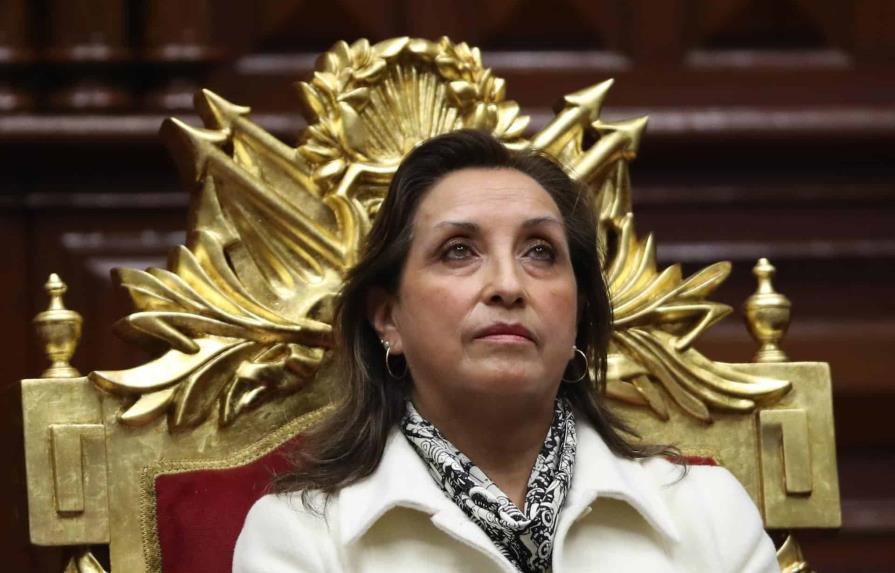 Dina Boluarte, la primera presidenta de un Perú en crisis
