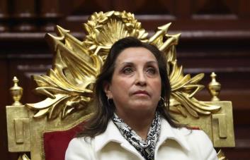 Presidenta de Perú evalúa declarar en estado de emergencia todo el país