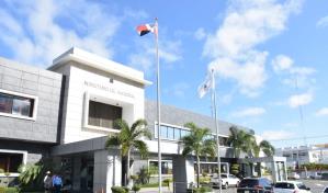 Fitch Ratings ratifica calificaci&oacute;n BB- de la RD y mantiene estable la perspectiva crediticia del pa&iacute;s