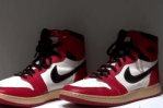 Dos pares de zapatillas de Jordan recaudan casi 300,000 dólares en subasta