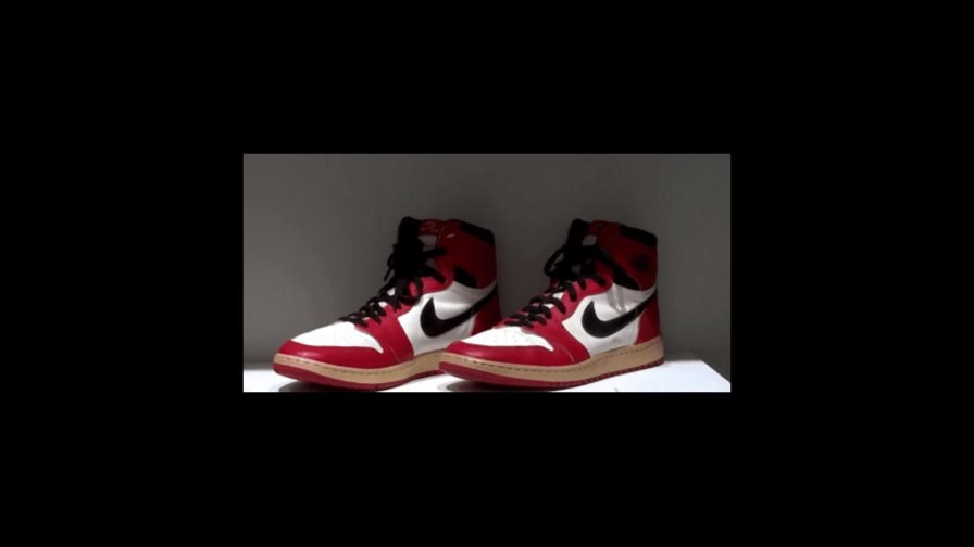 Dos pares de zapatillas de Jordan recaudan casi 300,000 dólares en subasta