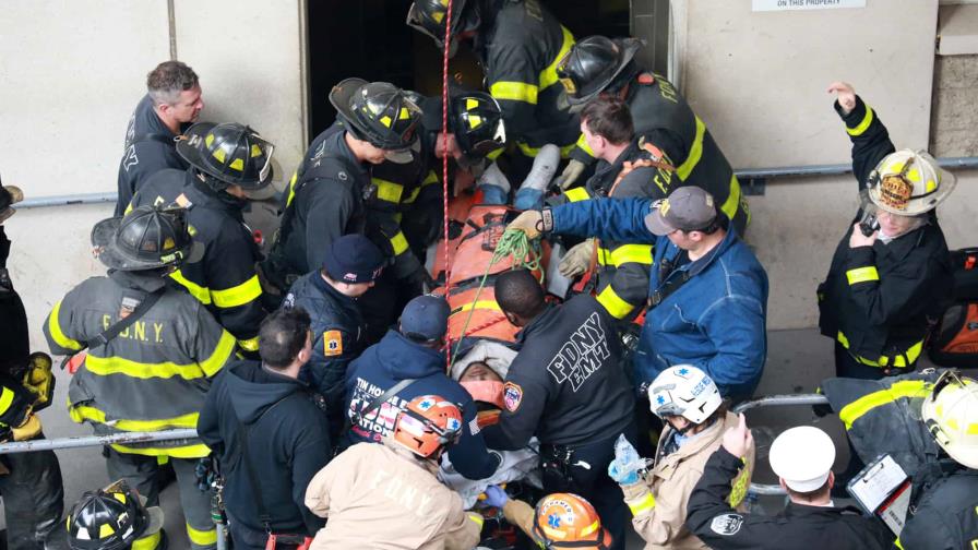 Dos personas caen por el hueco de un ascensor de una tienda Target en El Bronx Dos personas caen por el hueco de un ascensor de una tienda Target en El Bronx