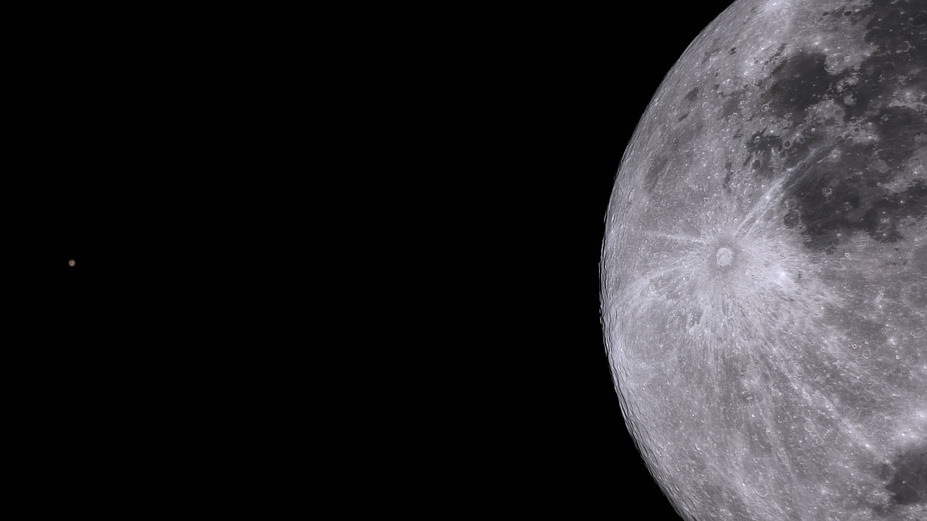 Marte en conjunción con la Luna la madrugada del 8 de diciembre de 2022.