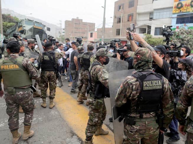Incidentes entre manifestantes y Policía en protesta contra Congreso de Perú