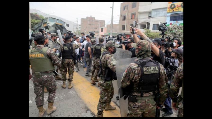 Incidentes entre manifestantes y Policía en protesta contra Congreso de Perú