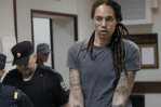 Así se realizó el canje de Víktor But por Brittney Griner en el aeropuerto de Abu Dabi