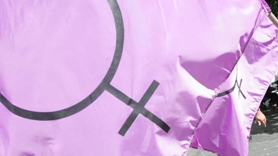 Puerto Rico se tiñe de morado para concienciar sobre el alza de feminicidios