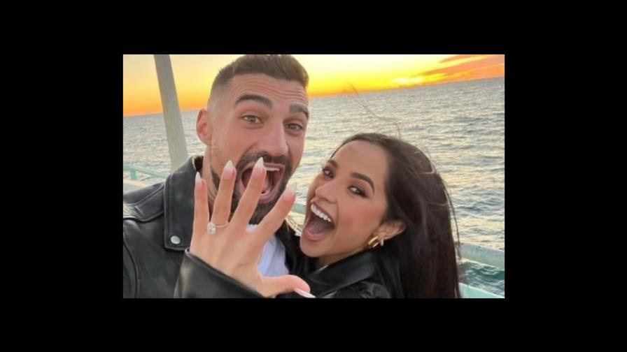 Becky G y Sebastian Lletget  se casan