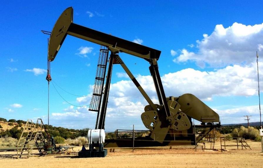 Energía y Minas firma contrato con empresa para facilitar exploraciones petroleras 