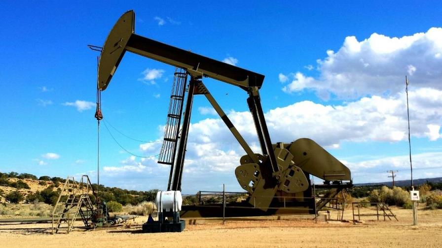 Energía y Minas firma contrato con empresa para facilitar exploraciones petroleras 