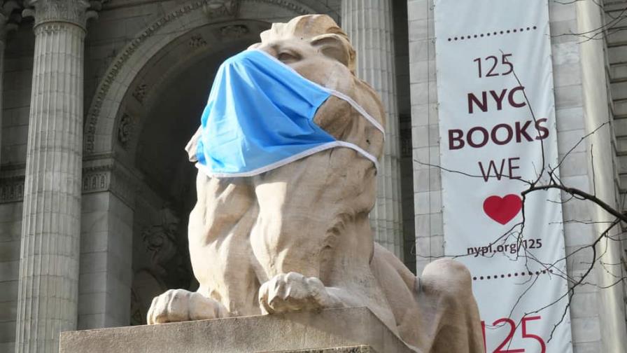 Nueva York recomienda volver a usar las mascarillas en lugares públicos