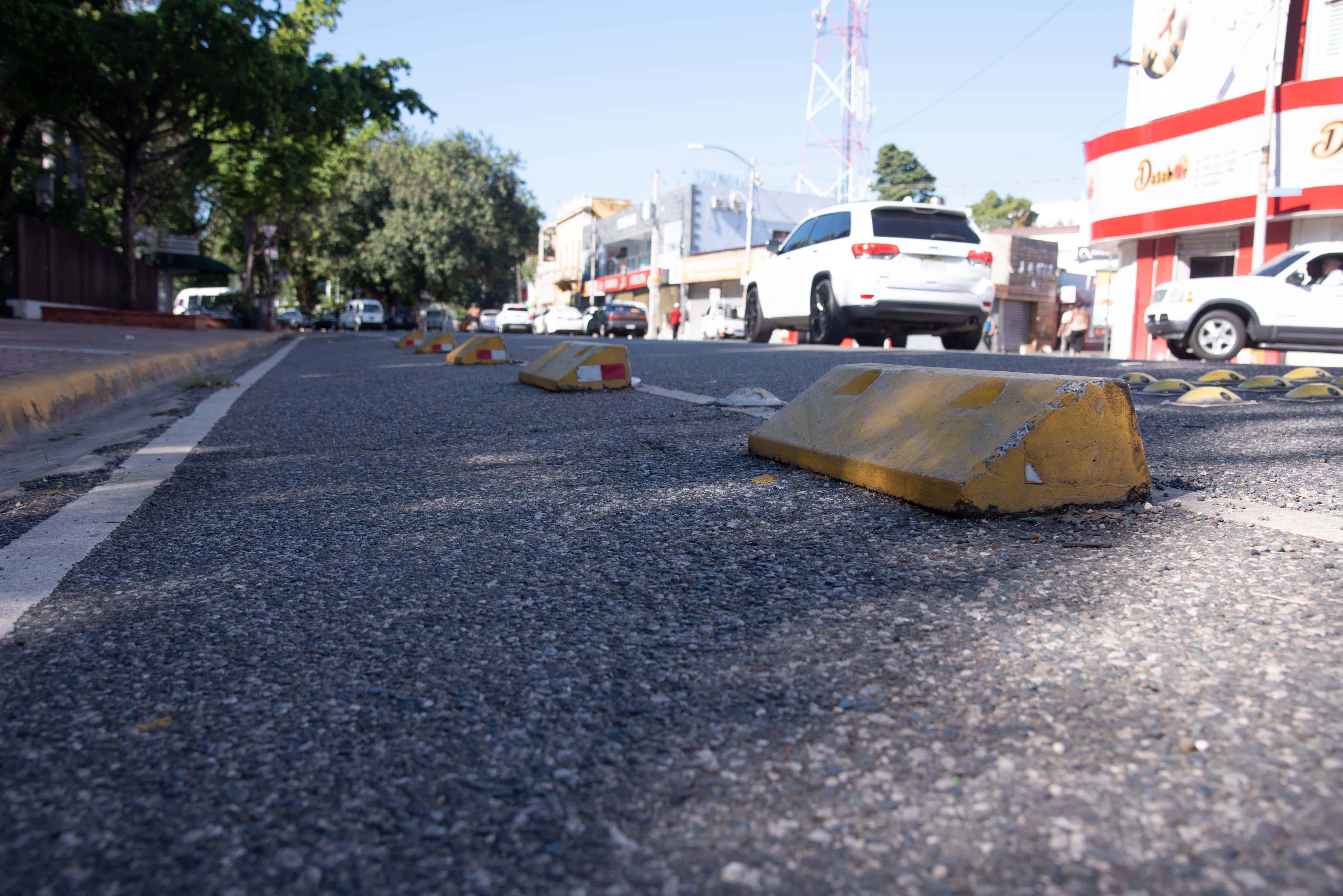 Bolardo de concreto que serán eliminados
