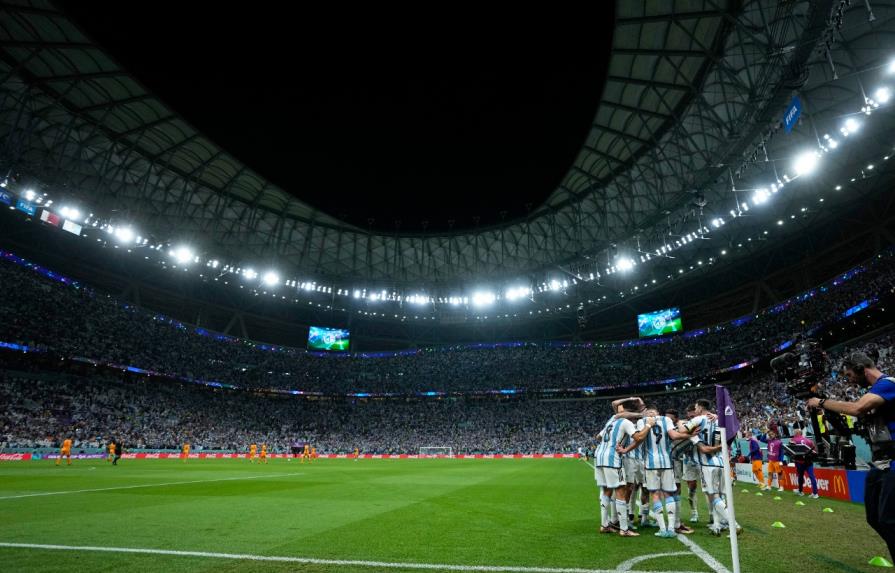 Argentina y Holanda se van a penales tras empate 2-2