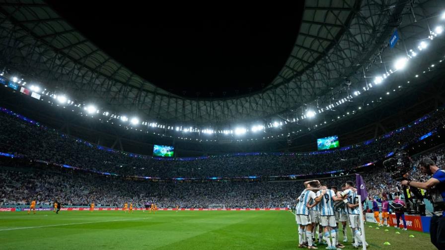 Argentina y Holanda se van a penales tras empate 2-2