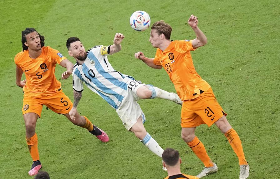 Messi en modo belicoso: Críticas a Van Gaal y árbitros