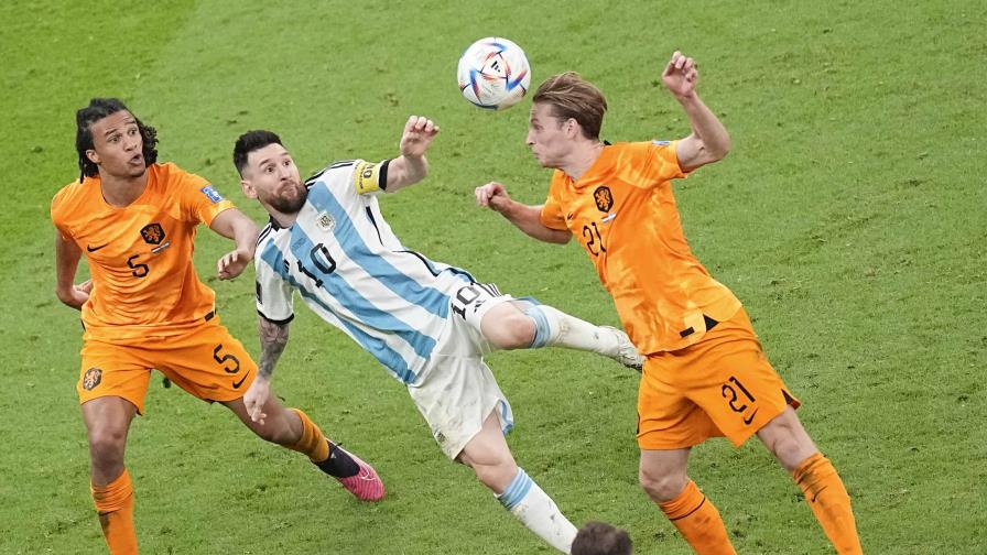 Messi en modo belicoso: Críticas a Van Gaal y árbitros Messi en modo belicoso: Críticas a Van Gaal y árbitros