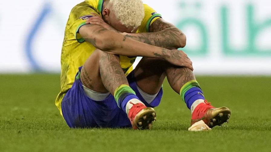 Pelé felicita a Neymar por empatarle marca de goleo 