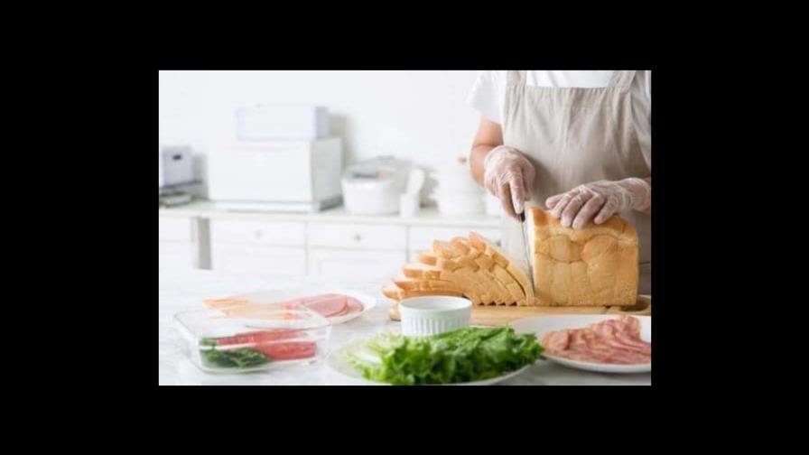 Estudio revela que el 50 % de los guantes desechables para alimentos está contaminado