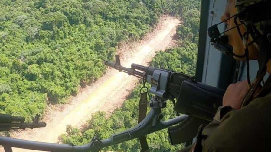 Militares venezolanos destruyen pistas ilegales de aterrizaje en zona minera