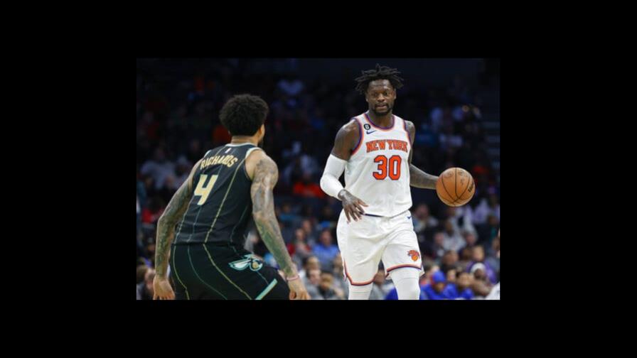 Con 33 puntos de Julius Randle, Knicks superan 121-102 a Hornets