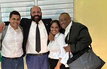 Núñez de Aza, pastora Rossy Guzmán y su hijo presentan garantía económica y salen de prisión