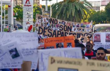 Familiares de desaparecidos retoman vigilia frente al Palacio; piden intervención de Abinader