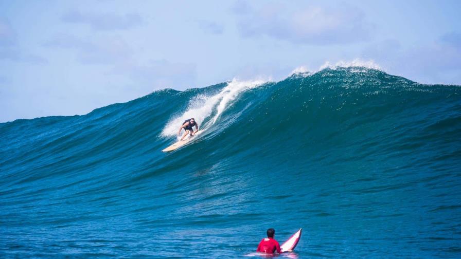 Surfista Andrés Flores, presenta exhibición en costa Noroeste