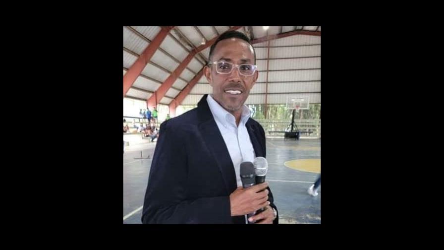 Los restos de Lalo Gómez son velados en la funeraria Blandino Los restos de Lalo Gómez son velados en la funeraria Blandino