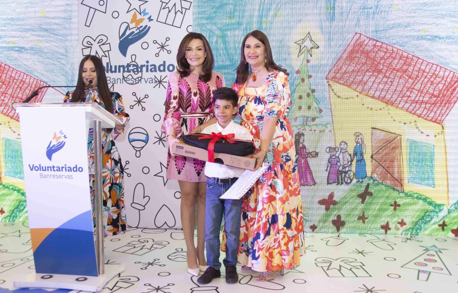 Banreservas premia a niños ganadores del Concurso de Pintura Infantil Navideño