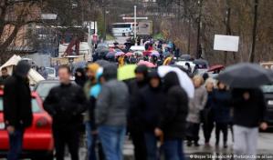 Fin de semana de tensiones en el norte de Kosovo por barricadas serbias
