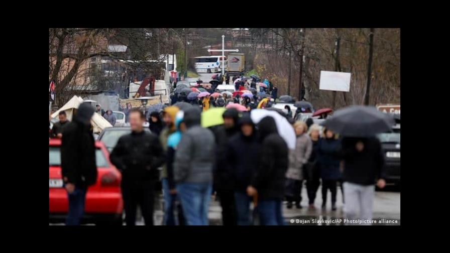 Fin de semana de tensiones en el norte de Kosovo por barricadas serbias