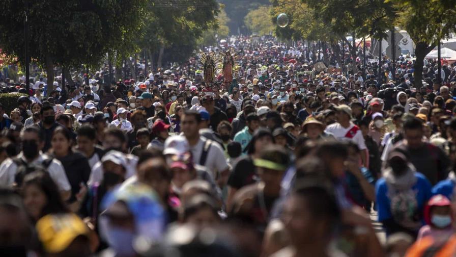 Miles de peregrinos llegan a Basílica de Guadalupe para festejar a la Virgen