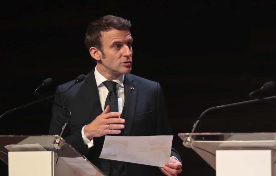 ¡Sólo dos etapas más! para los Bleus, les alienta Macron presidente de Francia