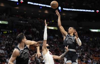 VIDEO | Spurs celebran aniversario de Popovich venciendo al Heat