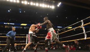 Crawford noquea a Avanesyan y retiene su título de OMB