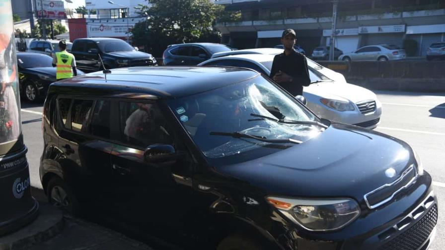 Muere conductor al ser impactado por una piedra lanzada desde peatonal de la 27 de Febrero